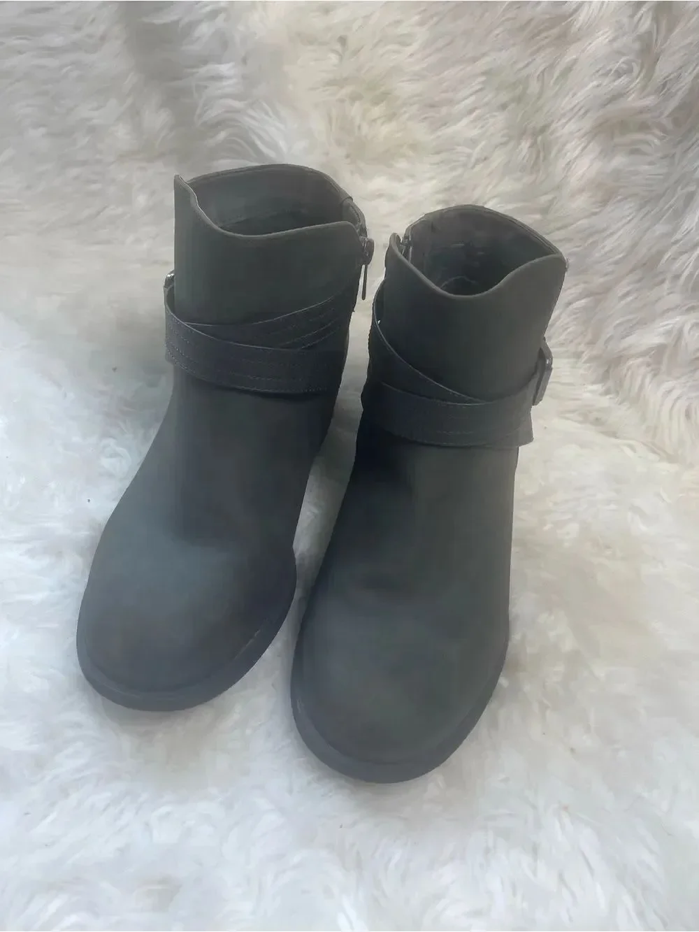 Torrid synthetic Gray Ankle Boots Double straps Buckle Detail sidezipperSZ10.5WW